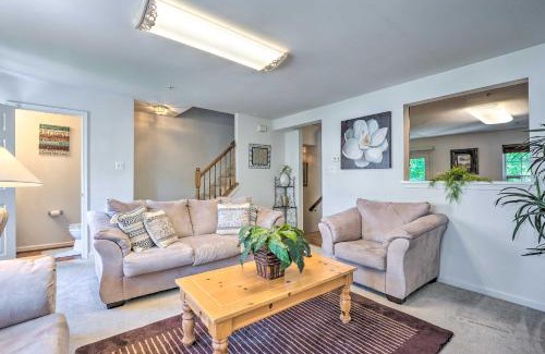 Elkridge House | Elkridge Townhome about 15 Mi to Dtwn Baltimore!