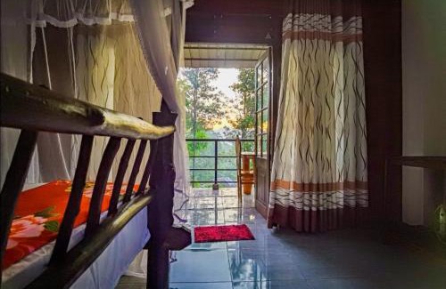 Ella Cabin | Ella Rock Glance