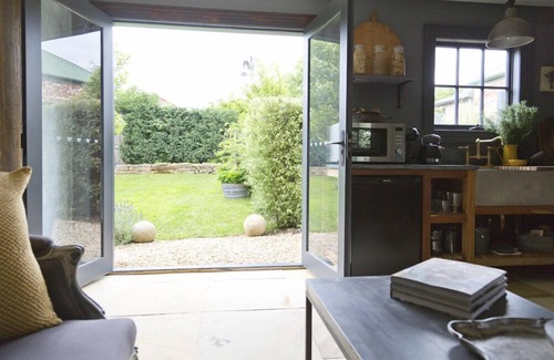 Oatlands Bed & Breakfast | Elm Cottage Barn