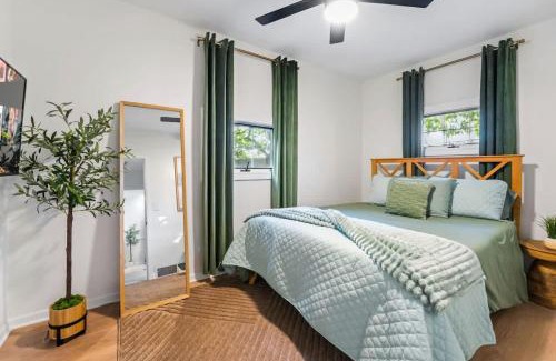 Elmhurst House | Elmhurst 3BR House with Modern Farmhouse Charm