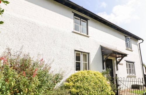 Quedgeley Cottage | ELMHURST COTTAGE, pet friendly, with open fire in Chipping Campden