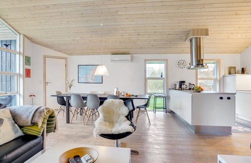 Hou House | "Elni" - 900m from the sea by Interhome