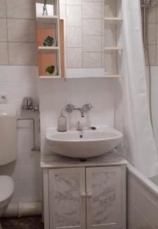 Horn Apartment | Elouise Homely Apartment