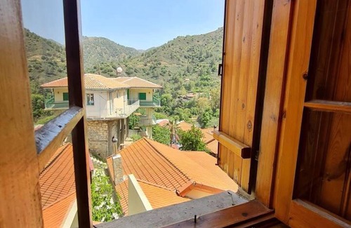 Kalopanayiotis House | Elpiniki's Old Three Bedroom House