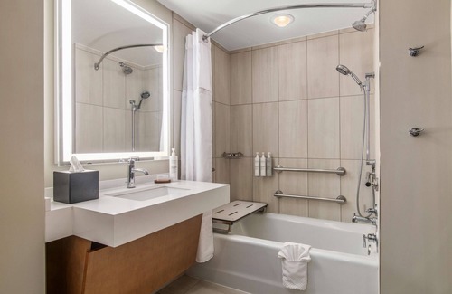 Albuquerque Hotel | Embassy Suites by Hilton Albuquerque