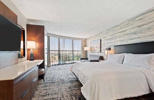 Anaheim Resort Hotel | Embassy Suites by Hilton Anaheim South