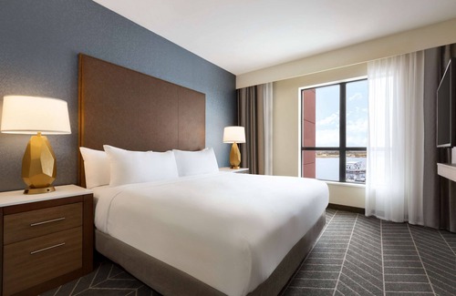 Downtown Wilmington Hotel | Embassy Suites by Hilton Wilmington Riverfront