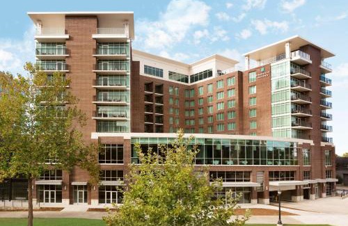 Greenville Downtown Hotel | Embassy Suites by Hilton Greenville Downtown Riverplace
