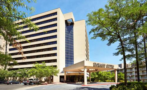 Crystal City Hotel | Embassy Suites by Hilton Crystal City National Airport