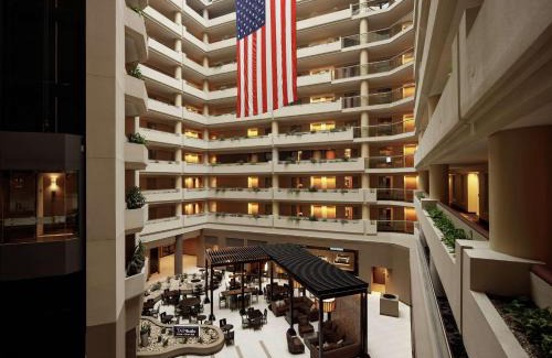 Crystal City Hotel | Embassy Suites by Hilton Crystal City National Airport