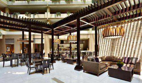 Crystal City Hotel | Embassy Suites by Hilton Crystal City National Airport