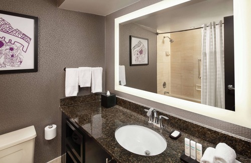 Crystal City Hotel | Embassy Suites by Hilton Crystal City National Airport