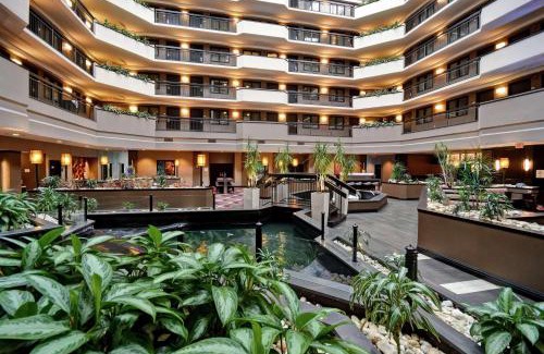 Herndon Hotel | Embassy Suites by Hilton Dulles Airport