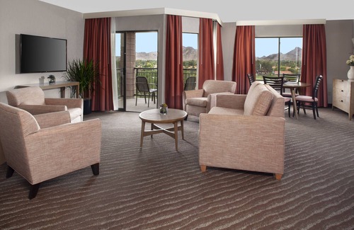 Paradise Valley Village Hotel | Embassy Suites by Hilton Phoenix Scottsdale