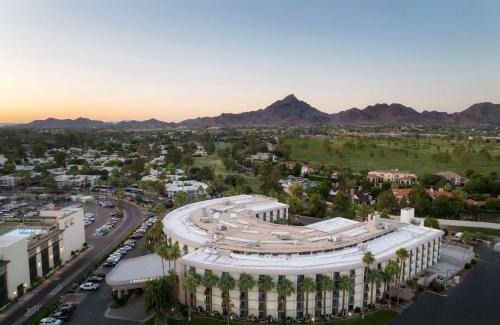 Camelback East Hotel | Embassy Suites by Hilton Phoenix Biltmore