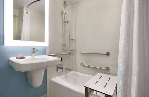 North San Antonio - SAT Hotel | Embassy Suites by Hilton San Antonio Airport