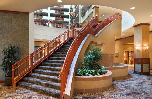 St. Charles Hotel | Embassy Suites by Hilton Saint Louis Saint Charles