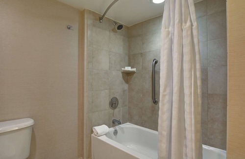 Winston - Salem Hotel | Embassy Suites Hotel Winston-Salem