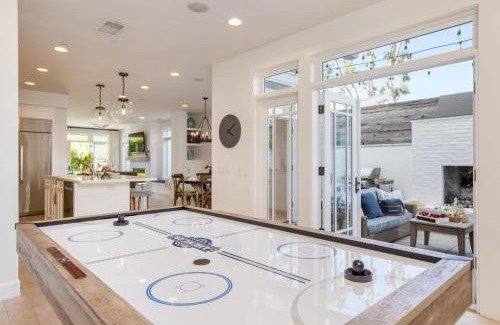 Santa Ana Heights House | Emerald Cove by AvantStay Mins to Beach Pier