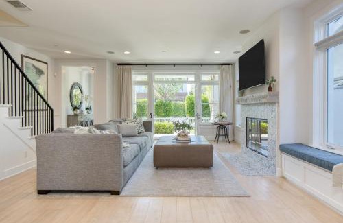 Santa Ana Heights House | Emerald Cove by AvantStay Mins to Beach Pier