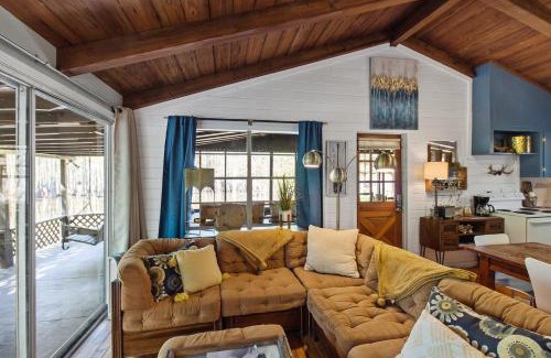 Shreveport House | Emerald Cove Cabin- Lake Front With Kayaks!