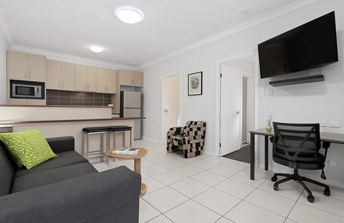 Emerald Apartment | Emerald Inn by Travellers
