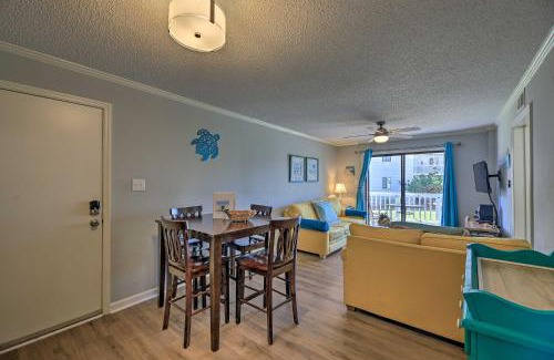 Emerald Isle Apartment | Emerald Isle Resort-Style Condo Walk to Beaches!