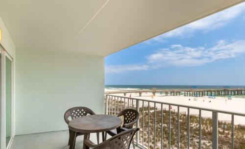 Orange Beach Apartment | Emerald Skye 16 Blue & White Gulfside Retreat