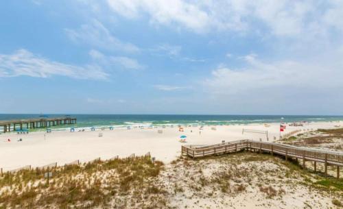 Orange Beach Apartment | Emerald Skye 16 Blue & White Gulfside Retreat