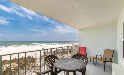 Orange Beach Apartment | Emerald Skye 16 Blue & White Gulfside Retreat