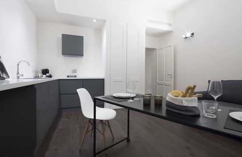 Old Town Apartment | Emilia Suite Express