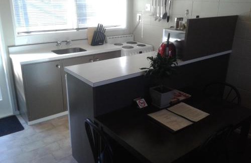 Taupo Hotel | eMotel