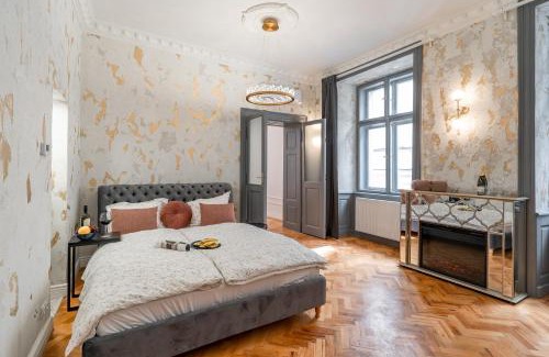 Prague 1 Apartment | Emperor Castle View Suite