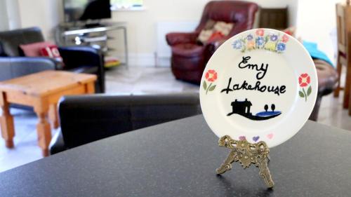Emyvale Bed & Breakfast | Emy Lakehouse - near Castle Leslie, Glaslough