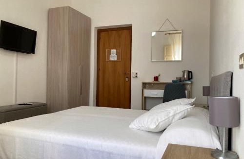 Donnalucata House | En-suite Triple Room-Giardino A Mare