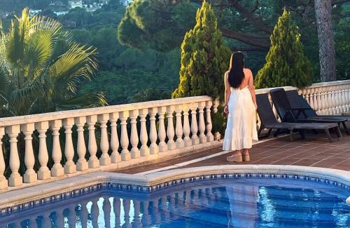 Palafolls House | Encantadora casa rustica con piscina privada