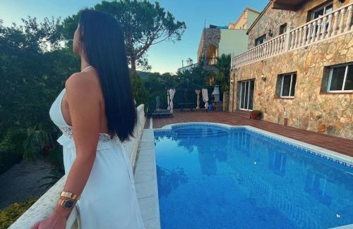 Palafolls House | Encantadora casa rustica con piscina privada