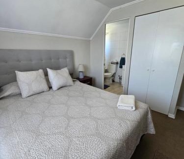 Machali Bed & Breakfast | Encantadora Habitacion Matrimonial Calefaccionada con Estacionamiento y wifi
