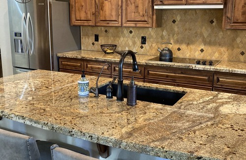 Encanterra House | Encanterra is nestled between the San Tan Mountains in a resort style community.