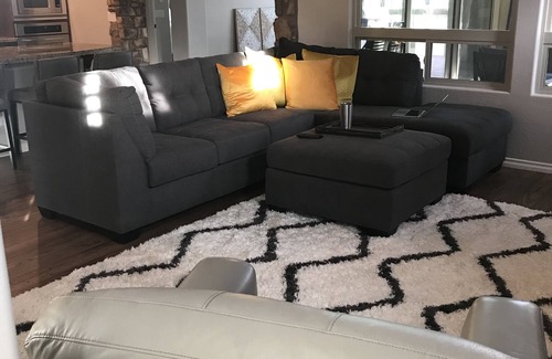 Encanterra House | Encanterra is nestled between the San Tan Mountains in a resort style community.