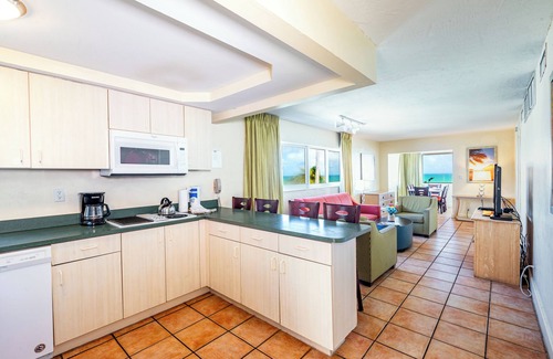 Hollywood South Central Beach Condo | Enchanted Isle Resort