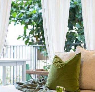 Kerem HaTeimanim Apartment | Enchanting apartment steps from Beach Bomb Shelter