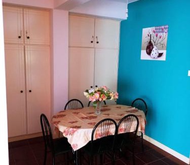 Saint Felix House | Enchanting Bungalow in Chemin Grenier with Jacuzzi and Garden