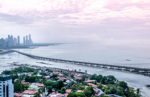 Tumba Vieja Apartment | Enchanting City View Apartment - PH Quartier Del Mar
