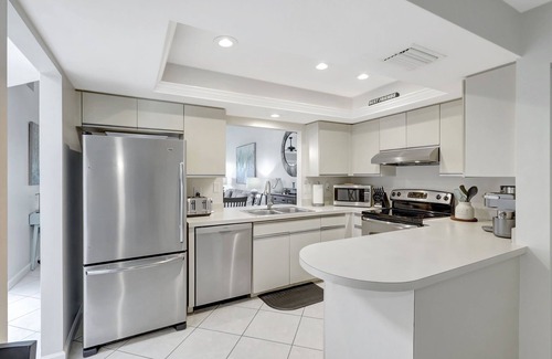 Palmer Ranch Villa | End Villa/Private View/Heated Pool/Pickleball/7883