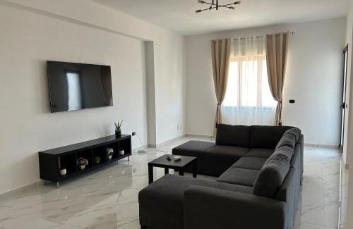 Porto Salvo Apartment | Endless Summer