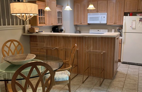 Lake Toxaway Condo | Enjoy a Lake Toxaway Escape at 3 bedroom lakefront condo.