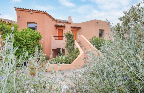 Canneddi House | Enjoy a relaxing vacation in this beautiful cottage near the beach!