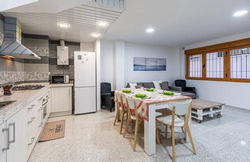 La Mamola House | Enjoy a relaxing vacation by the sea in southern Spain.