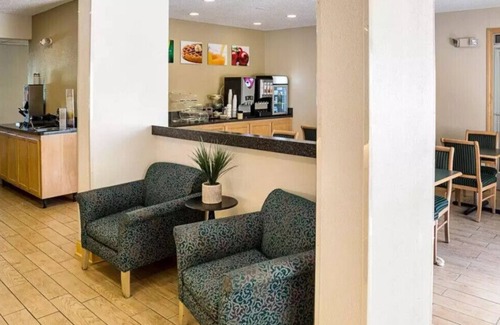 Coon Rapids House | Enjoy a Restful Stay with Family! Free Breakfast